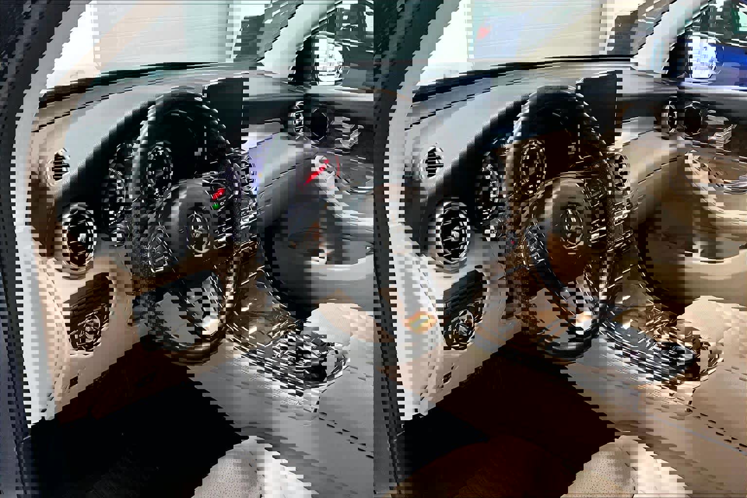 Used 2016 Mercedes-Benz GLC 300 4MATIC image 2