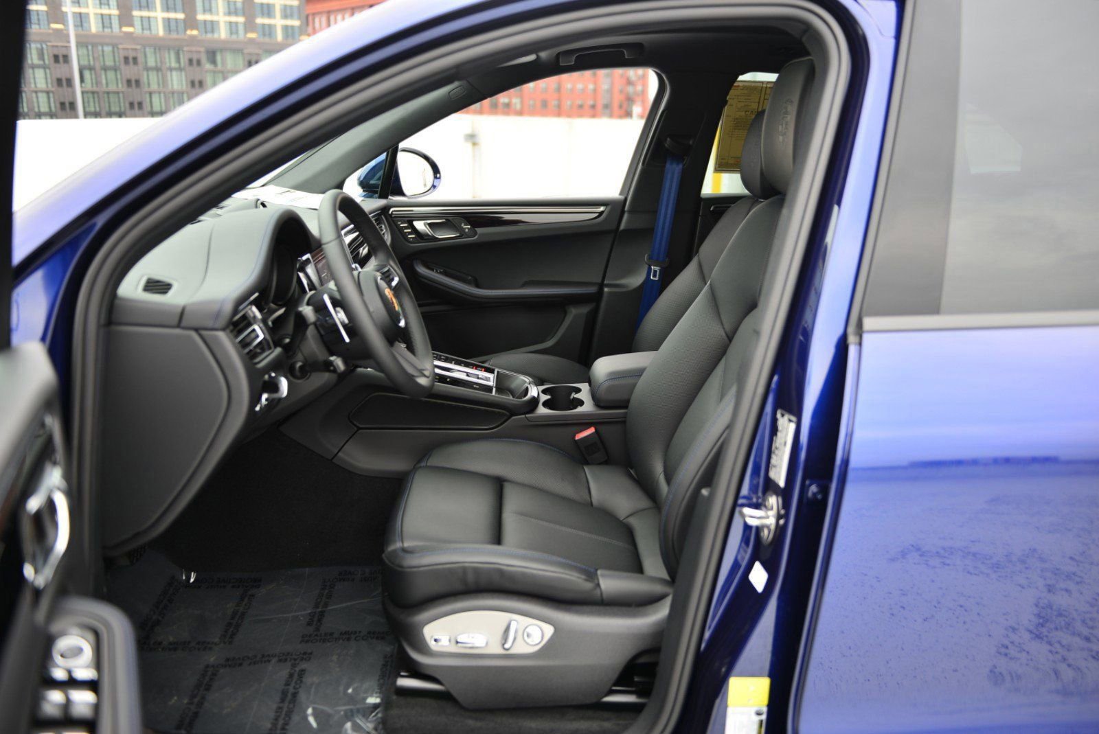 Used 2025 Porsche Macan image 30