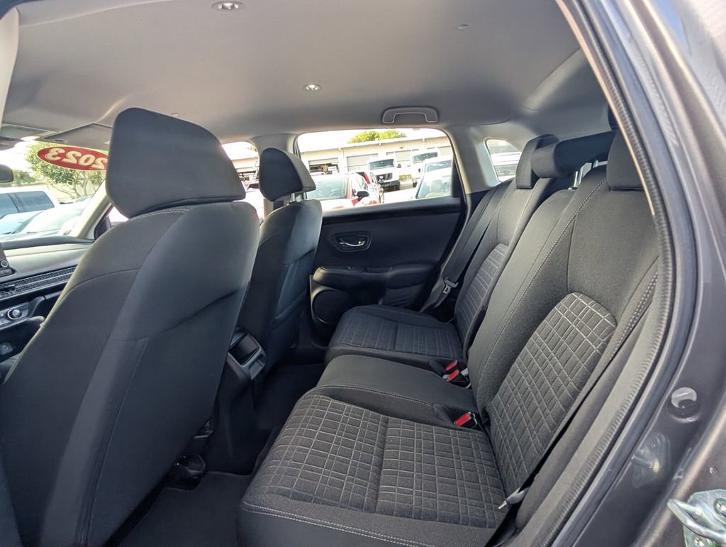 Used 2023 Honda HR-V LX image 12