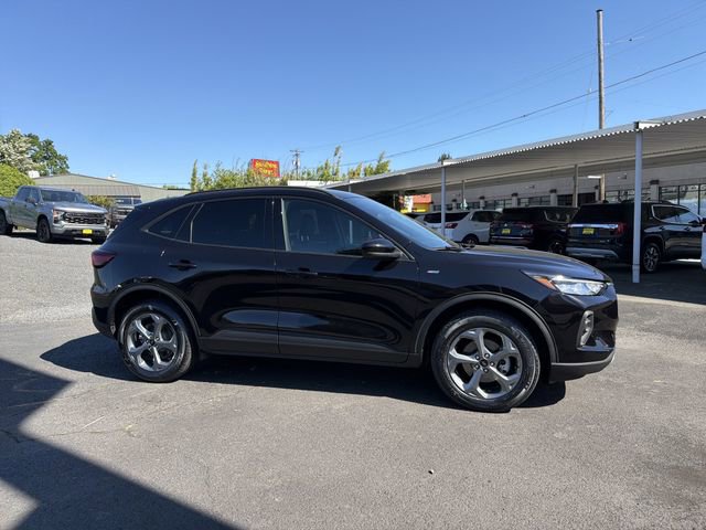 Used 2025 Ford Escape ST-Line Select AWD/4WD image 7