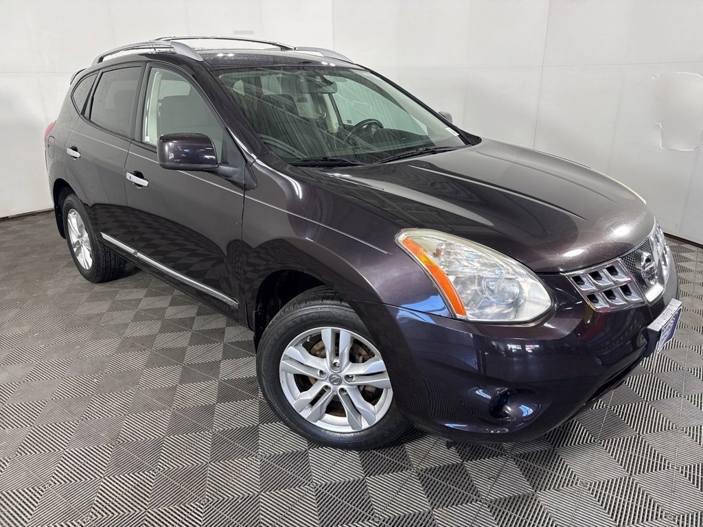 Used 2013 Nissan Rogue SV image 2