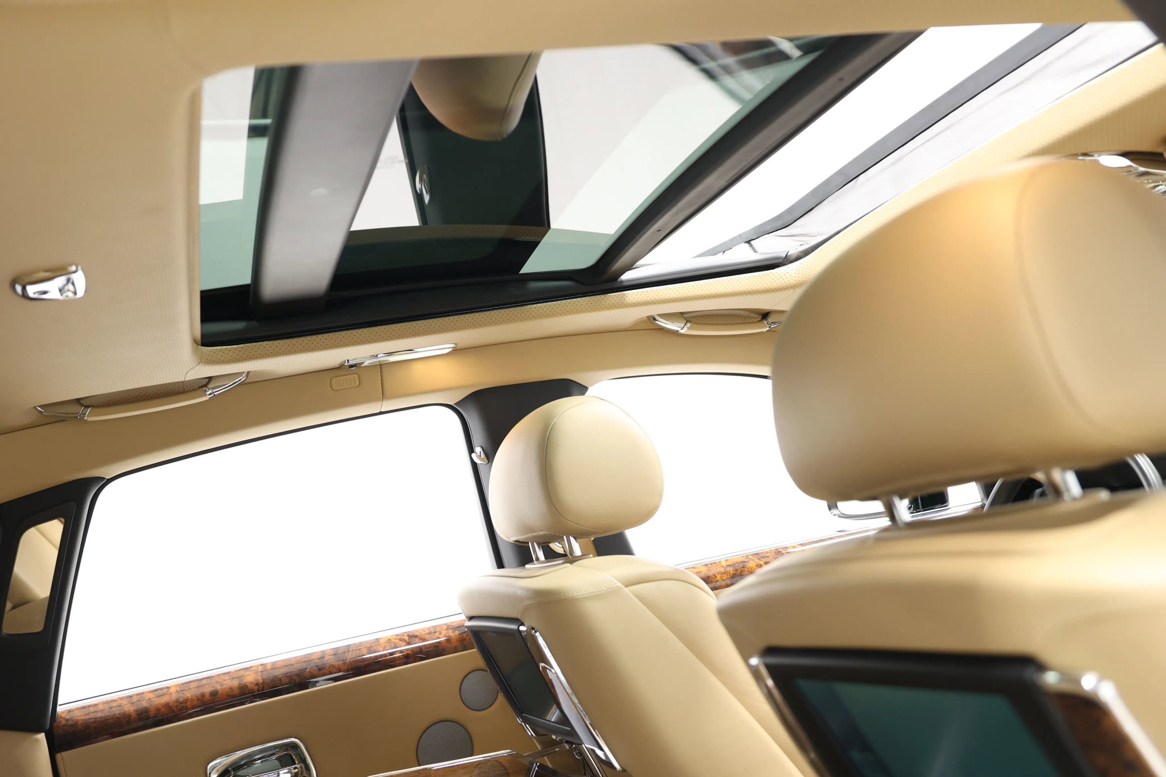 Used 2015 Rolls-Royce Ghost image 96