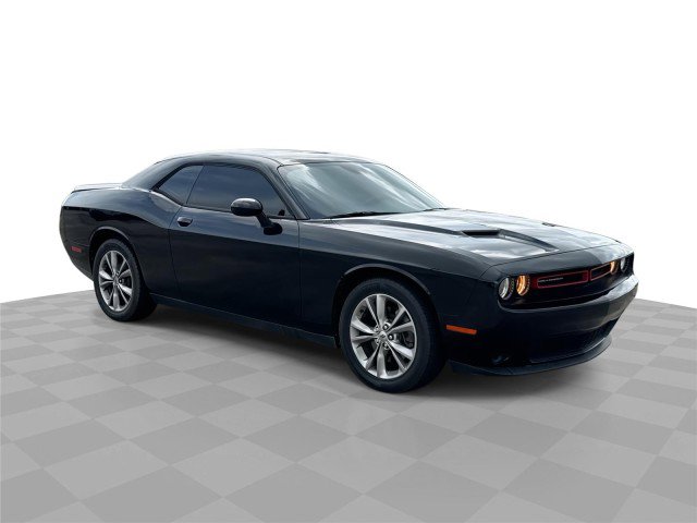 Used 2020 Dodge Challenger SXT image 1