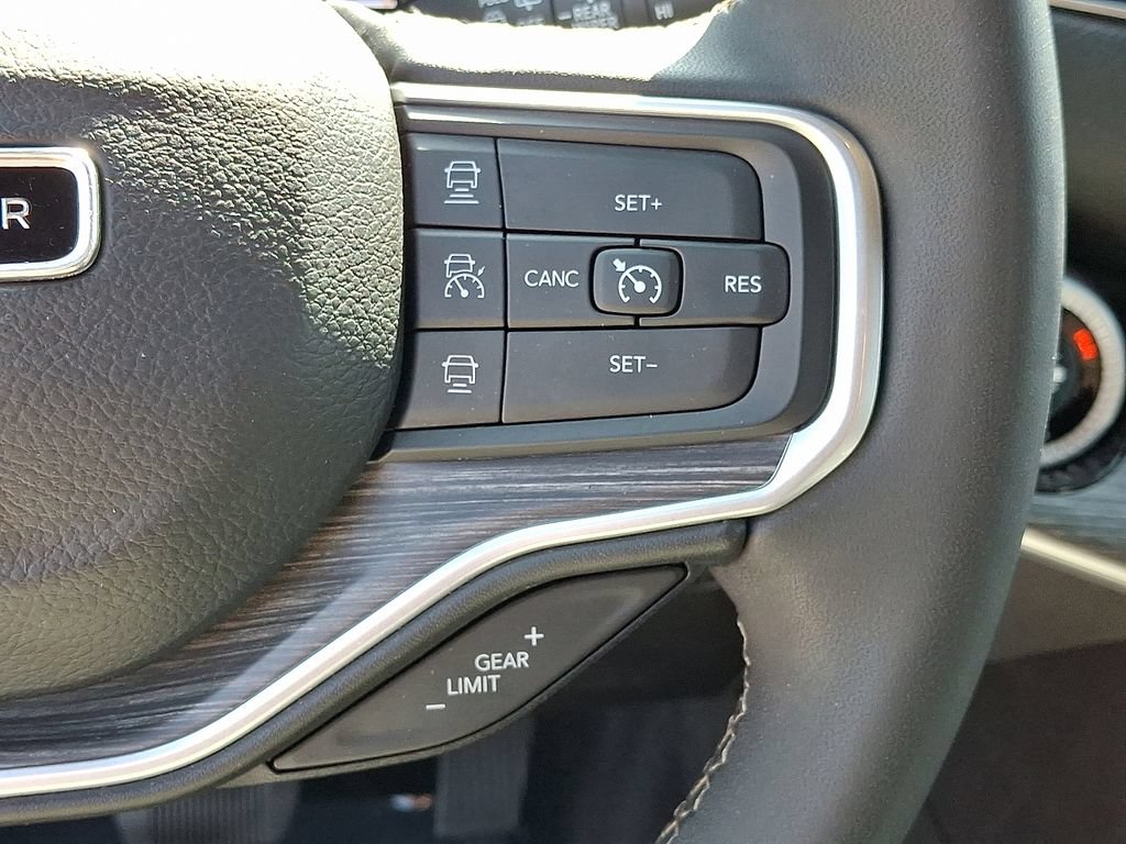 Certified 2024 Jeep Wagoneer Series II w/ Flexible Seating Group AWD/4WD image 23
