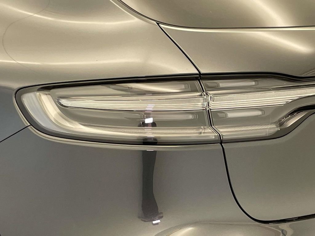 New 2026 Porsche Macan image 16