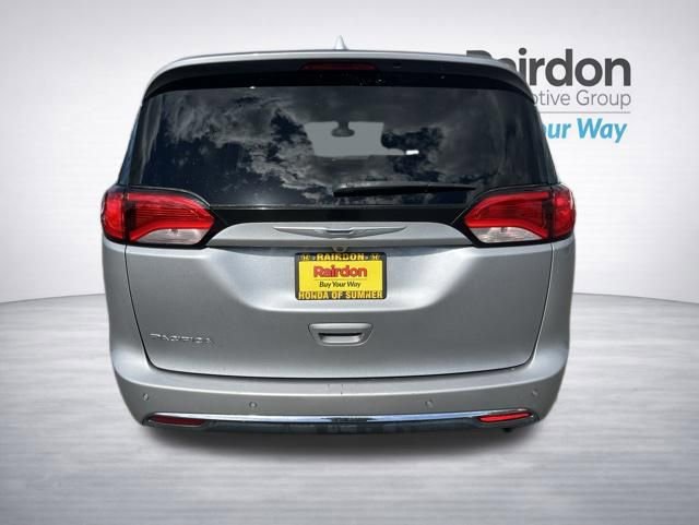 Used 2017 Chrysler Pacifica Touring-L FWD image 6
