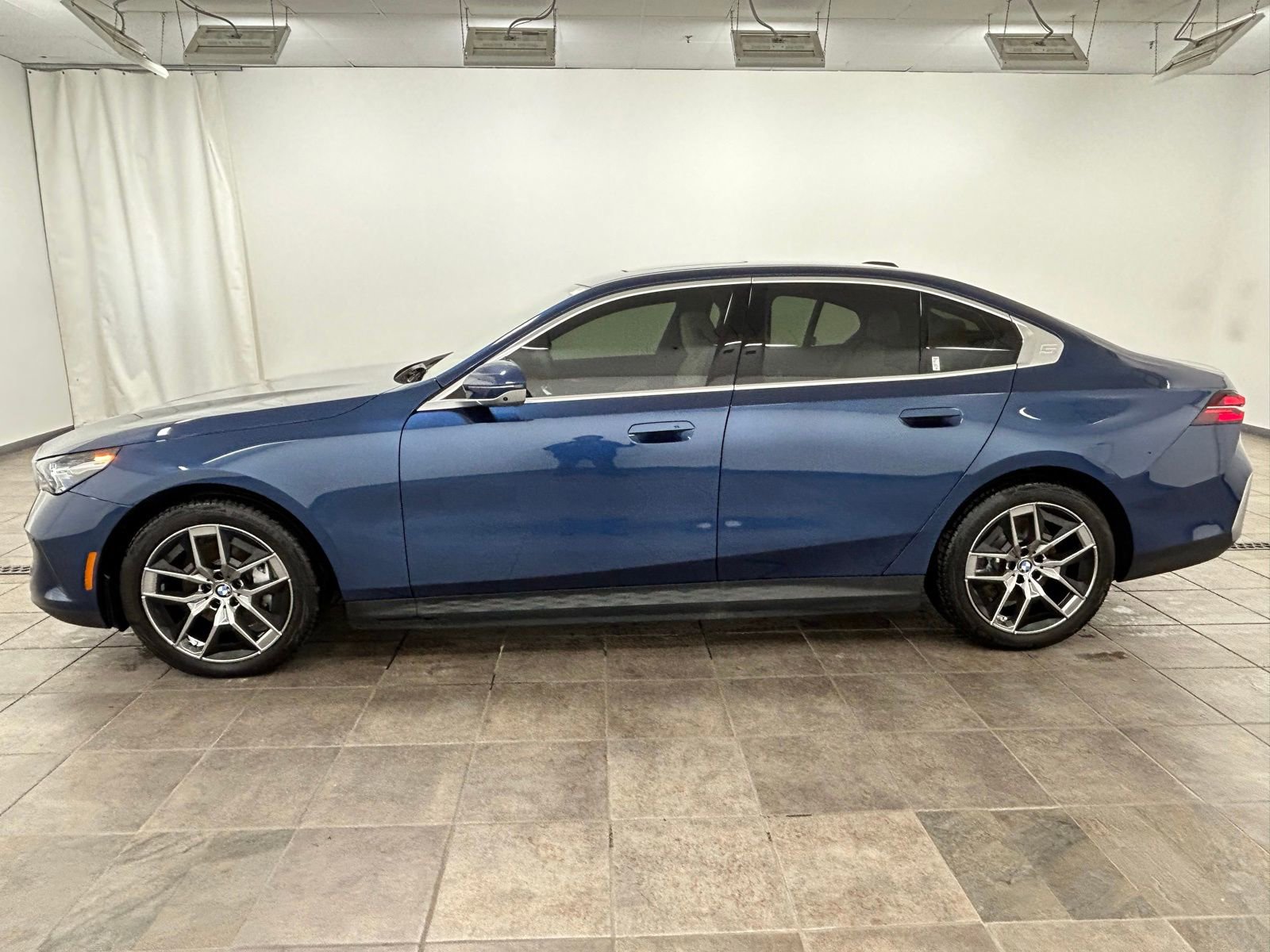 Used 2026 BMW i5 eDrive40 w/ Premium Package image 2