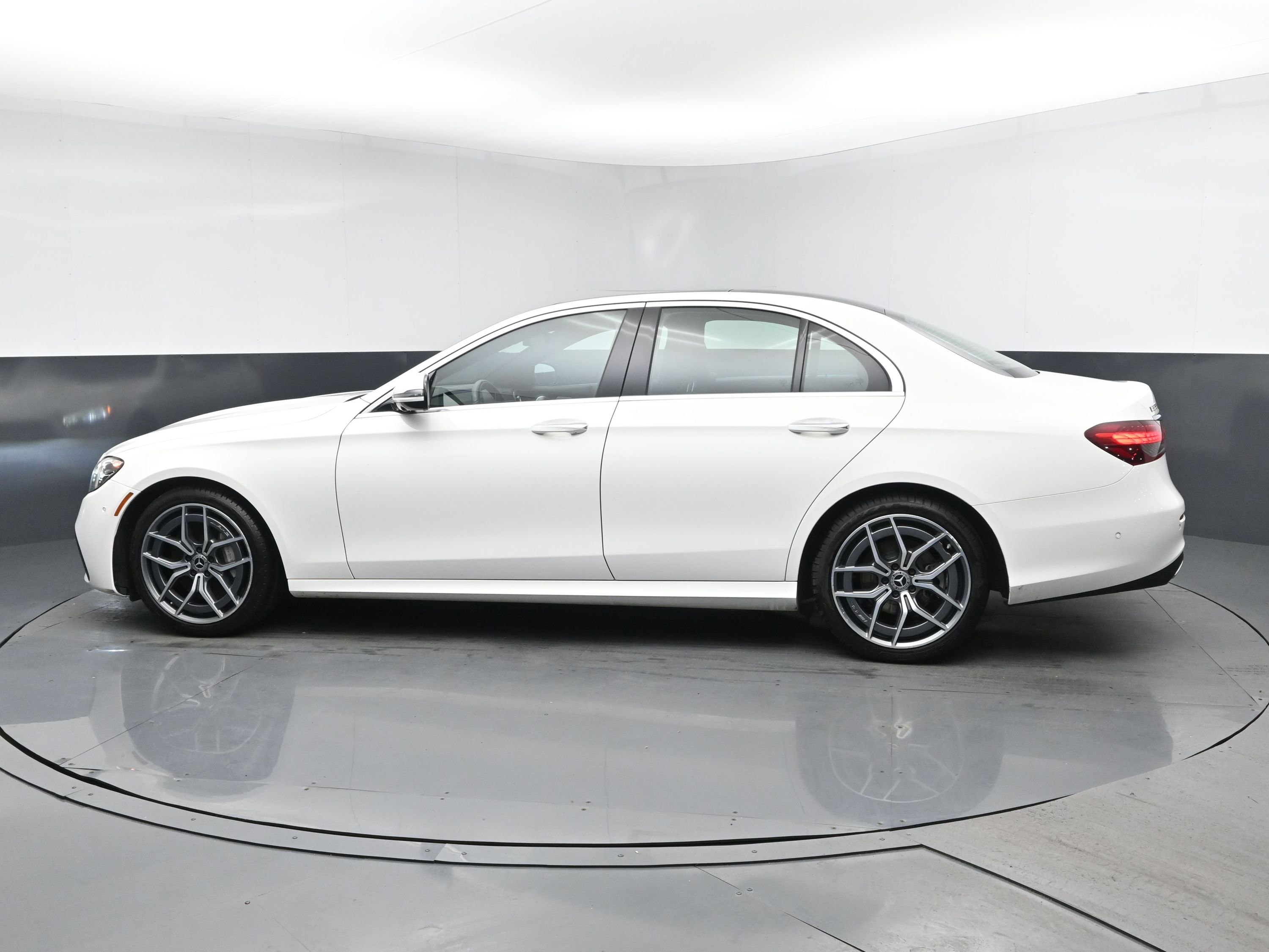 Used 2021 Mercedes-Benz E 350 4MATIC Sedan w/ Premium Package image 4