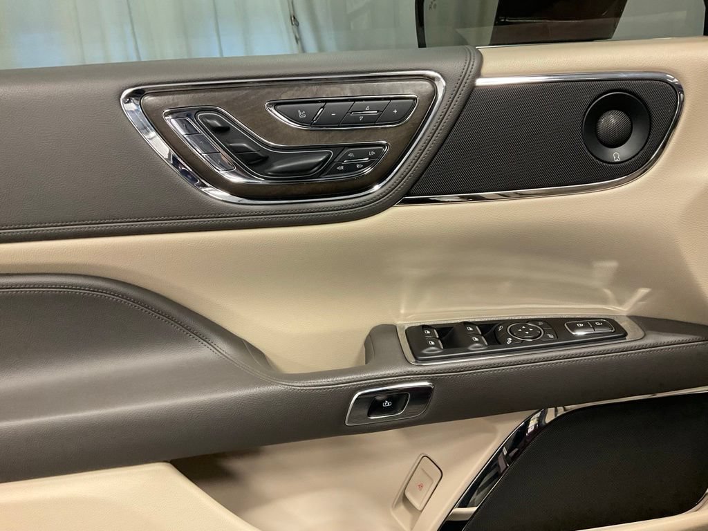 Used 2018 Lincoln Continental Reserve w/ Rear-seat Package AWD/4WD image 18