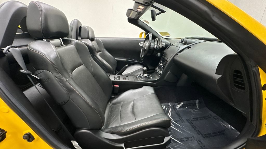 Used 2005 Nissan 350Z Touring image 10
