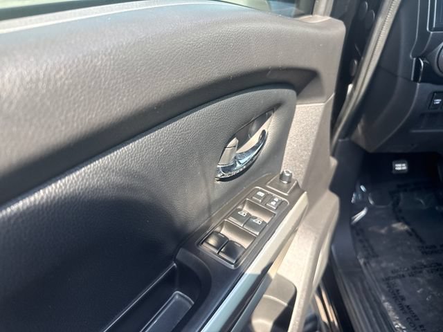 Certified 2024 Nissan Titan SV w/ SV Convenience Package RWD image 12