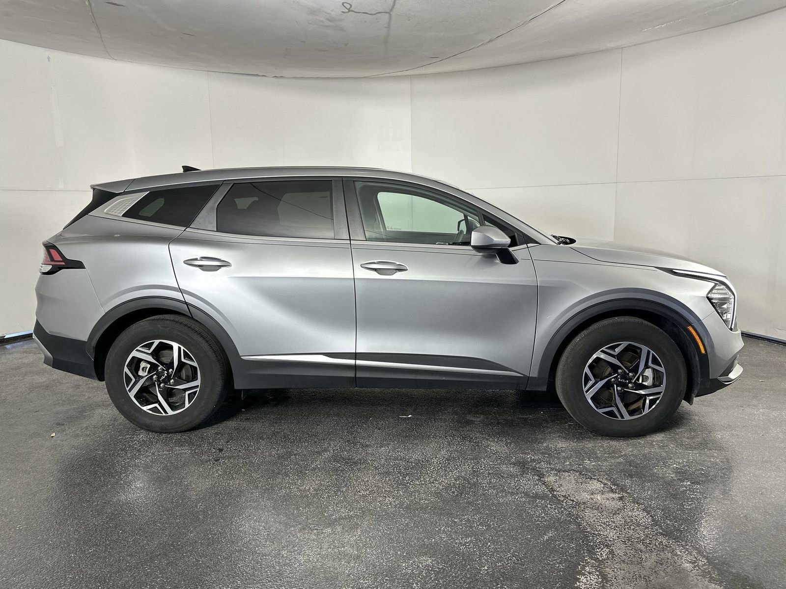 Used 2024 Kia Sportage LX image 9