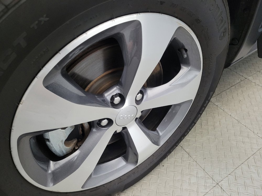 Used 2021 Jeep Cherokee Limited image 31