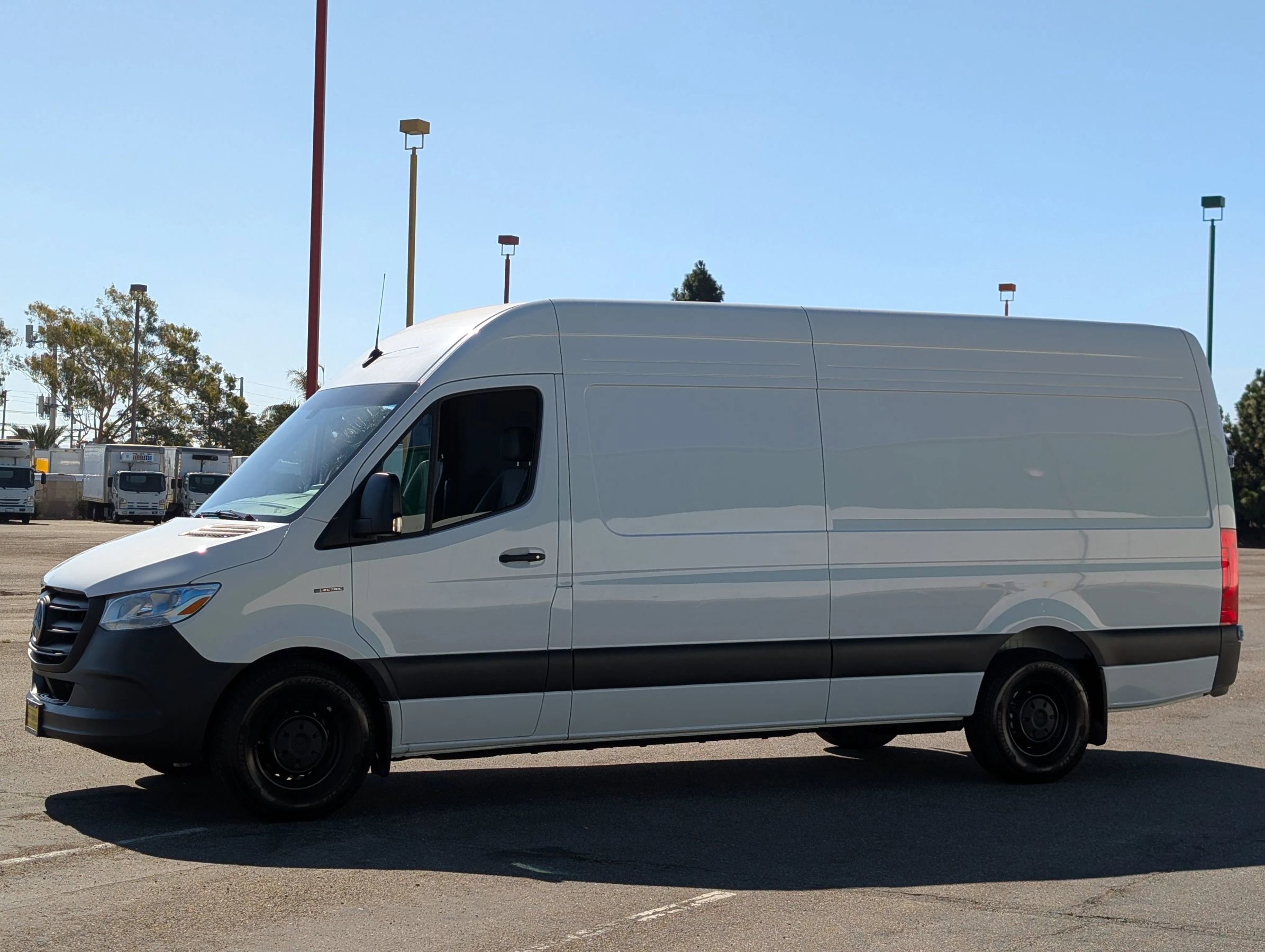 Used 2024 Mercedes-Benz eSprinter 170 Cargo image 4