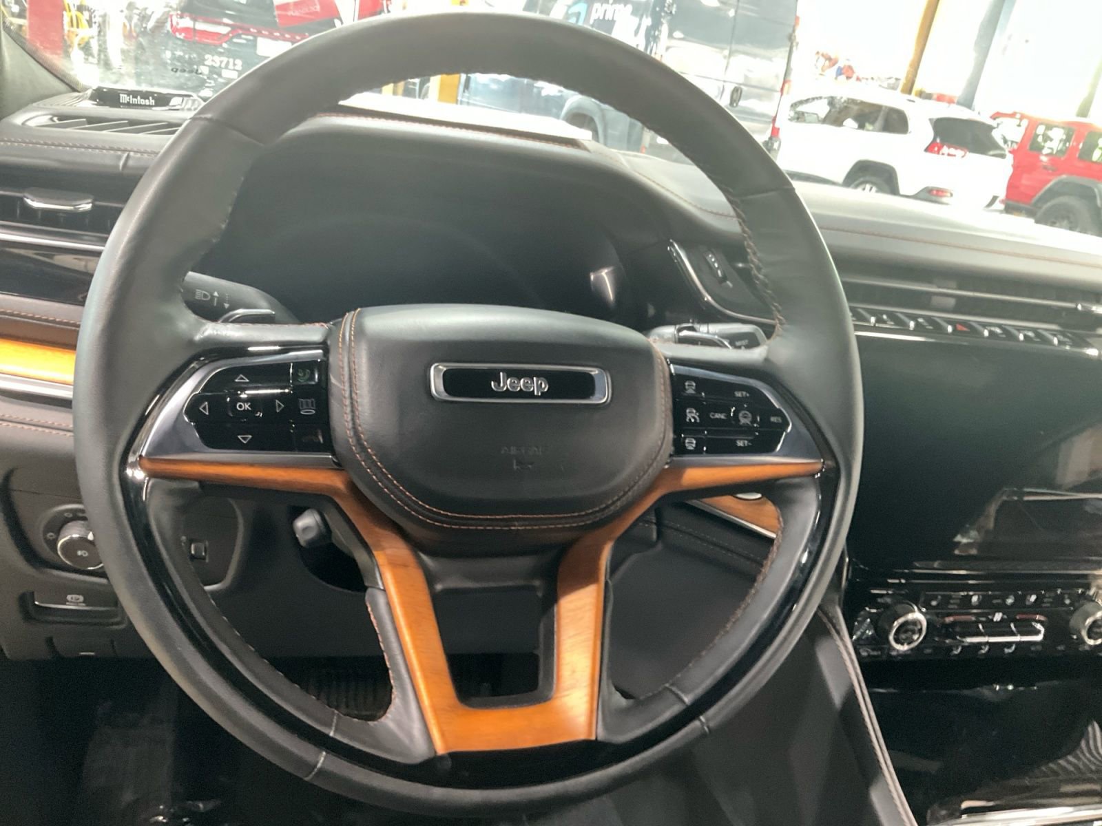 Used 2024 Jeep Grand Cherokee Summit AWD/4WD image 32