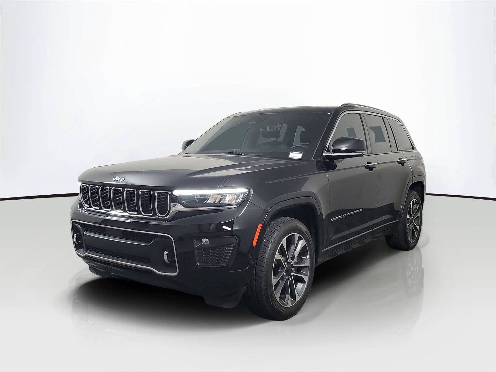 Used 2022 Jeep Grand Cherokee Overland w/ Luxury Tech Group IV AWD/4WD image 3
