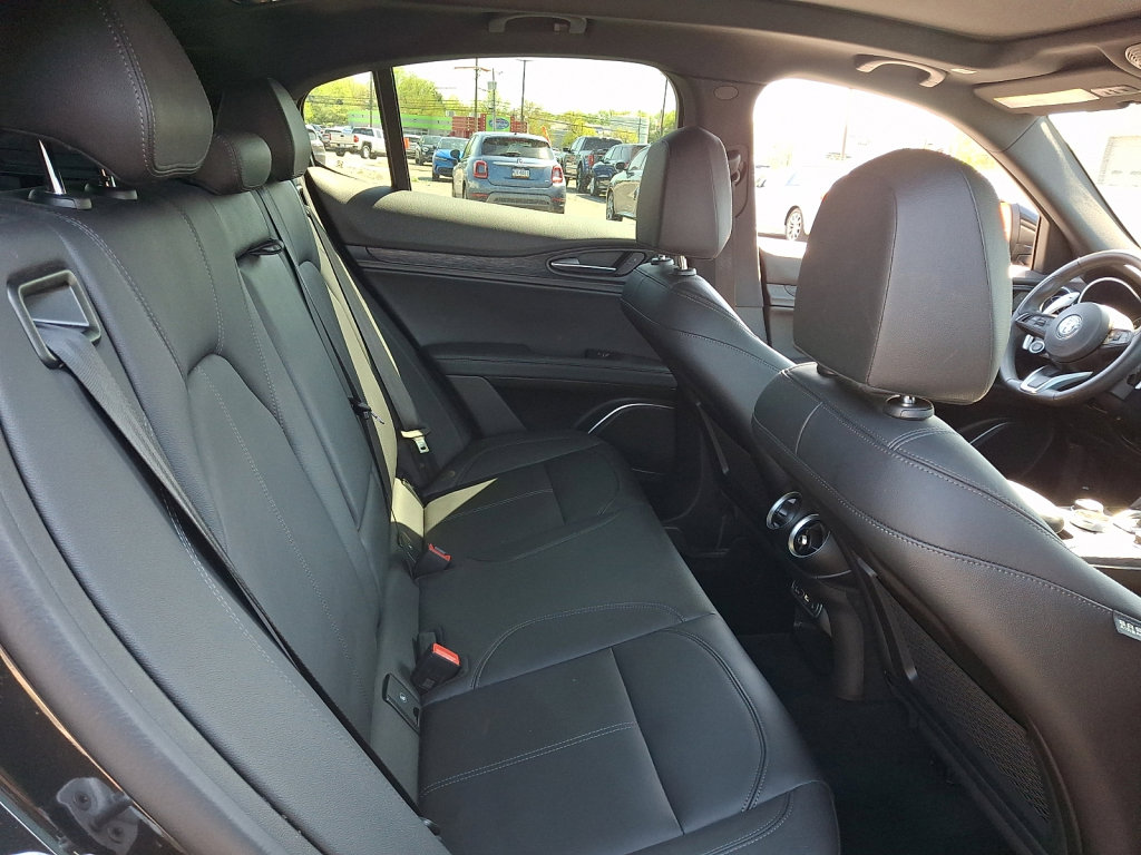 Used 2023 Alfa Romeo Stelvio Sprint image 15