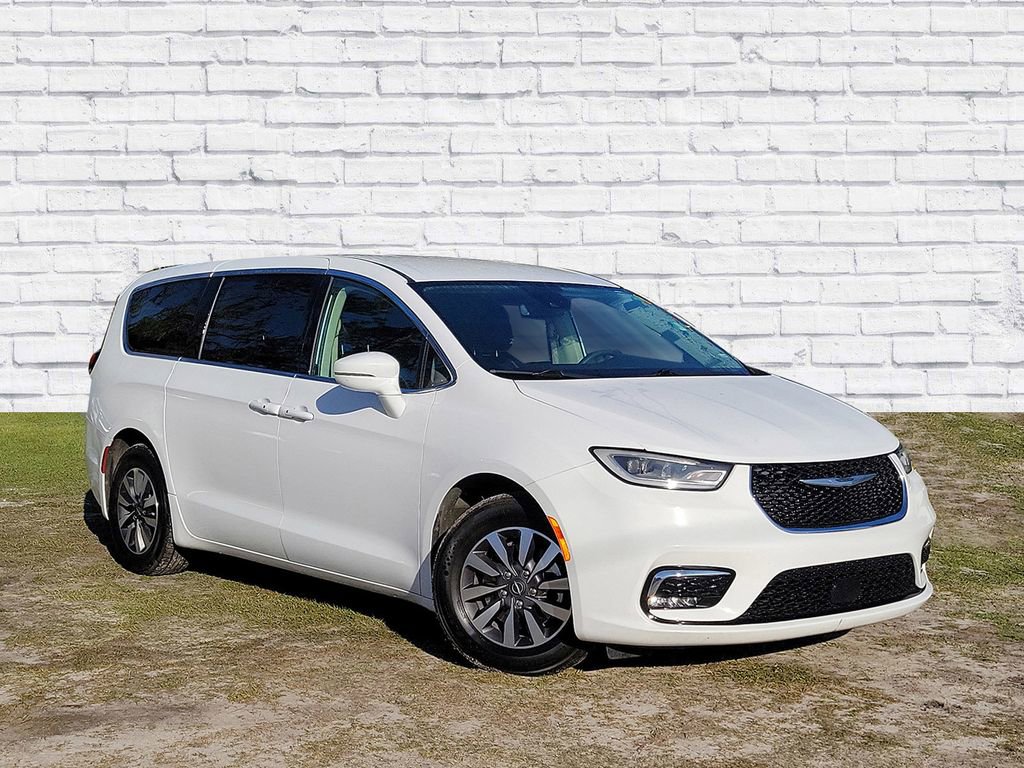 Used 2022 Chrysler Pacifica Touring-L image 1