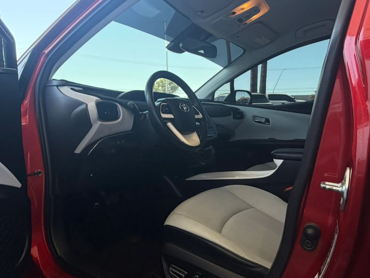 Used 2017 Toyota Prius Four Touring w/ Premium Convenience Package FWD image 41