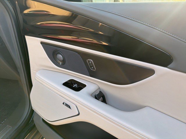 Used 2024 Lincoln Nautilus Reserve w/ Equipment Group 202A image 27