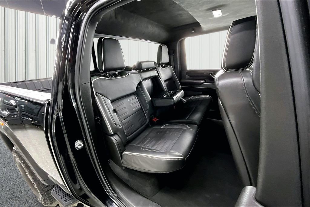 Used 2024 GMC Sierra 2500 AT4X image 28