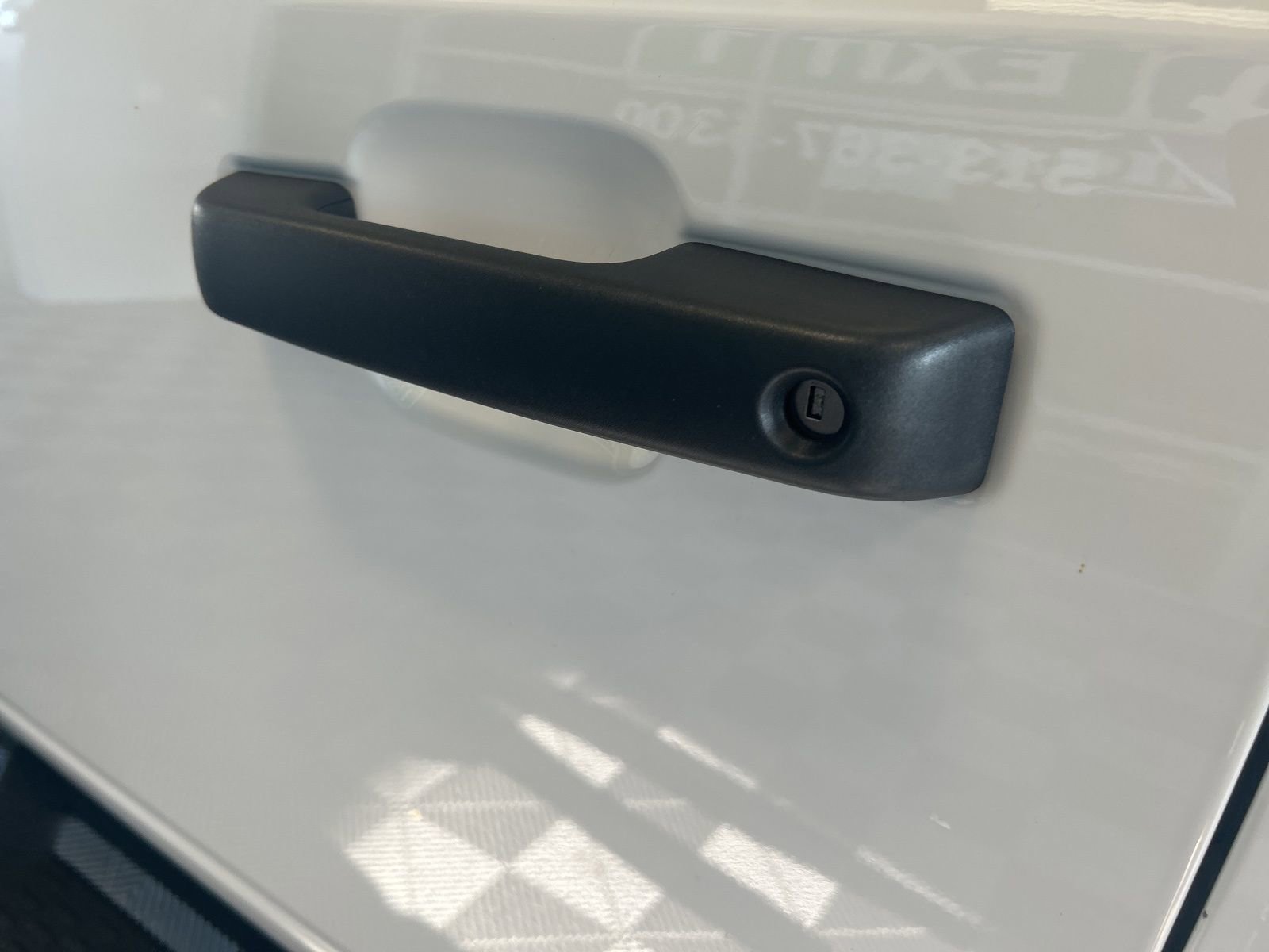 Used 2023 Ford Bronco Badlands image 9