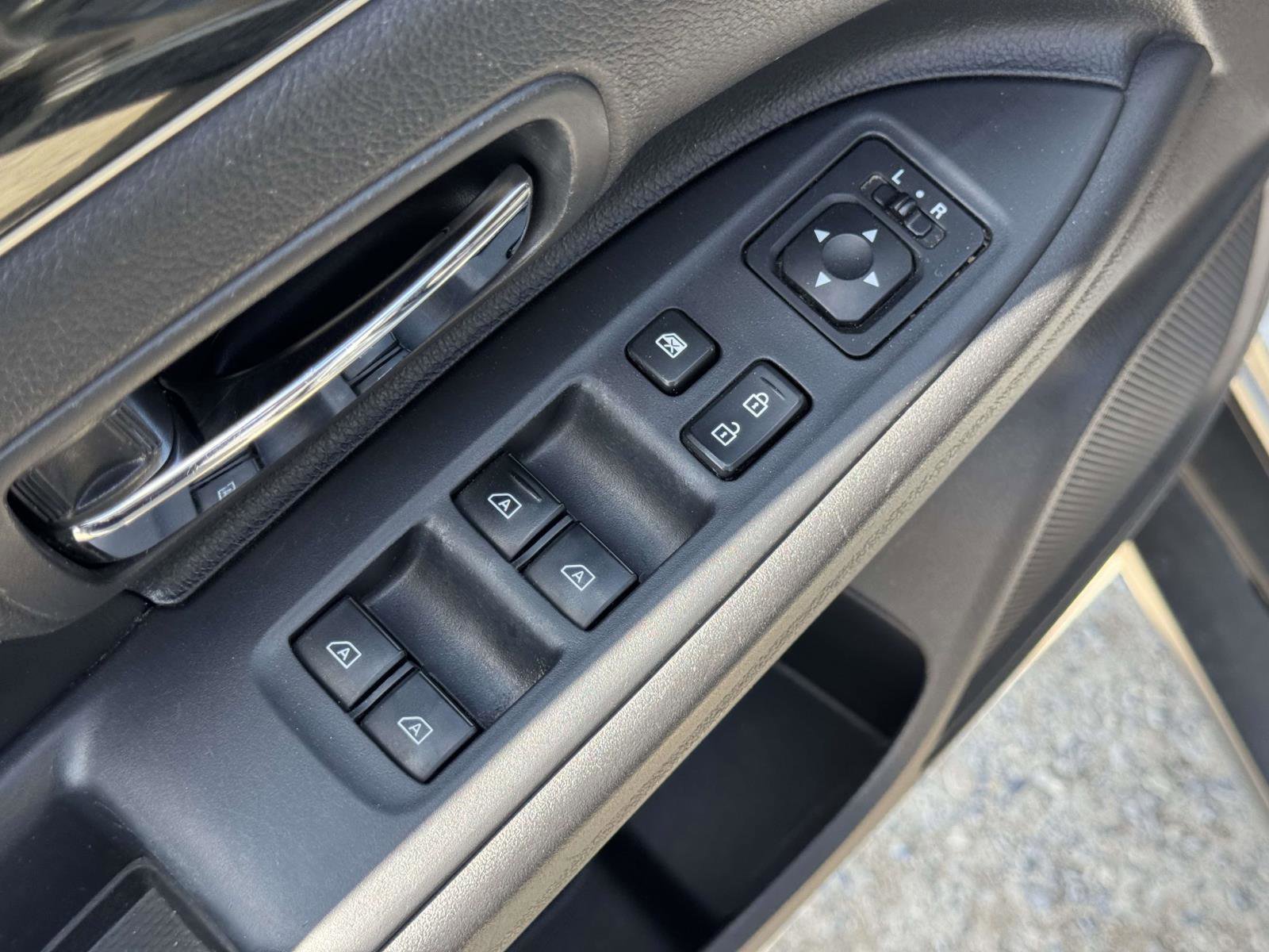 Used 2019 Mitsubishi Outlander SE AWD/4WD image 15