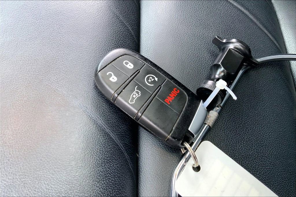 Used 2019 Jeep Grand Cherokee Limited AWD/4WD image 10
