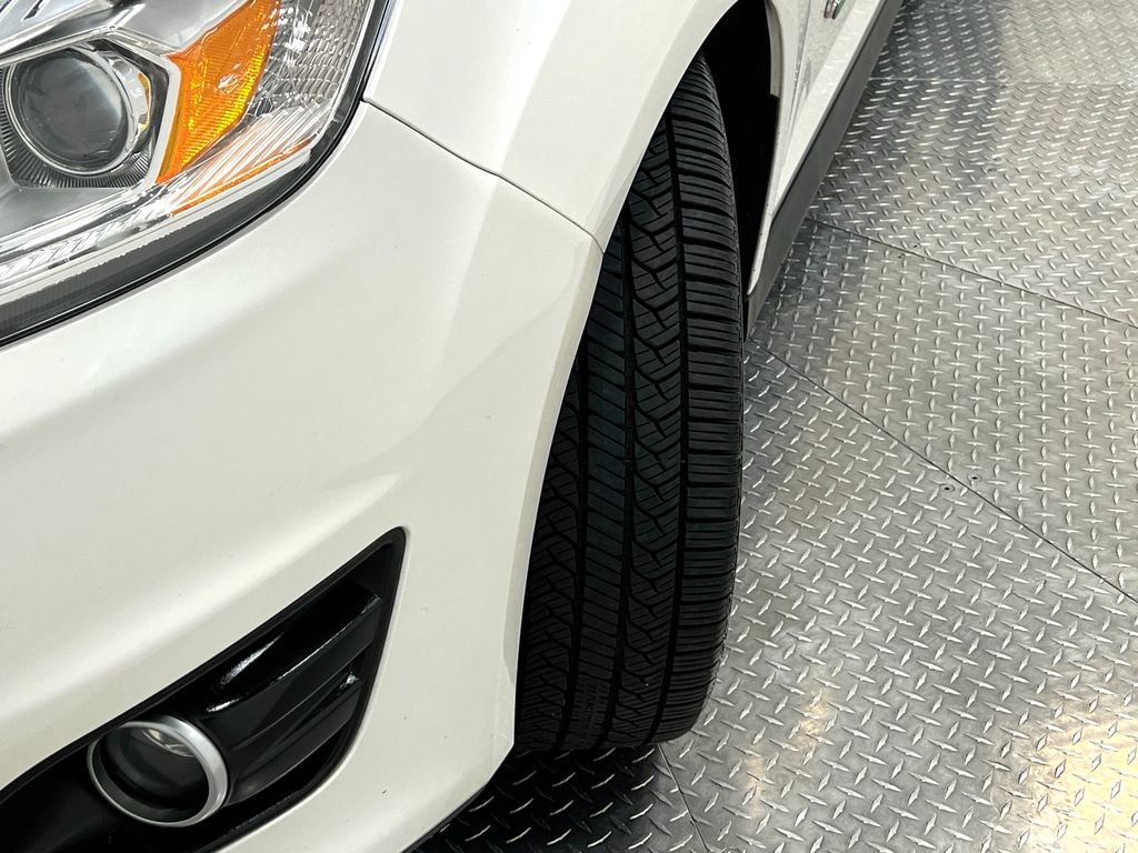 Used 2017 Ford C-MAX Energi Titanium FWD image 35