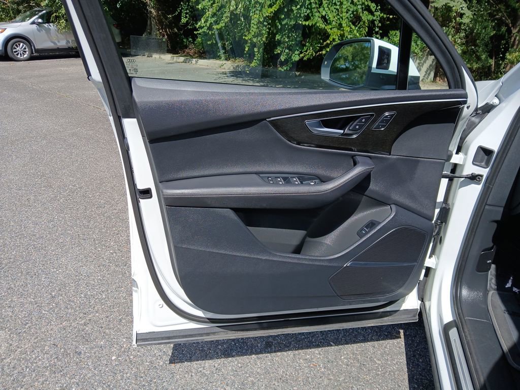 Used 2025 Audi Q7 3.0T Premium Plus image 10