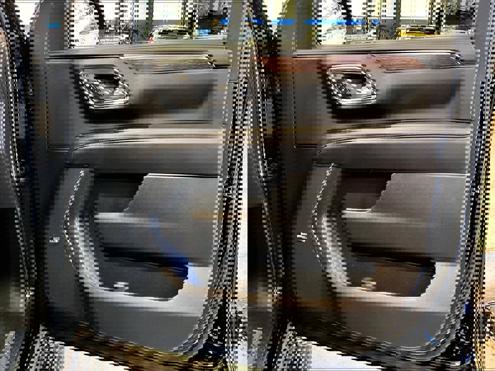 Used 2021 Chevrolet Tahoe High Country AWD/4WD image 12