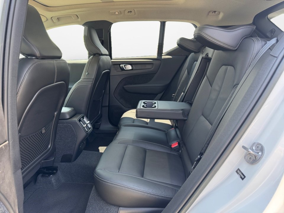 Certified 2023 Volvo XC40 B5 Ultimate w/ Climate Package AWD/4WD image 13