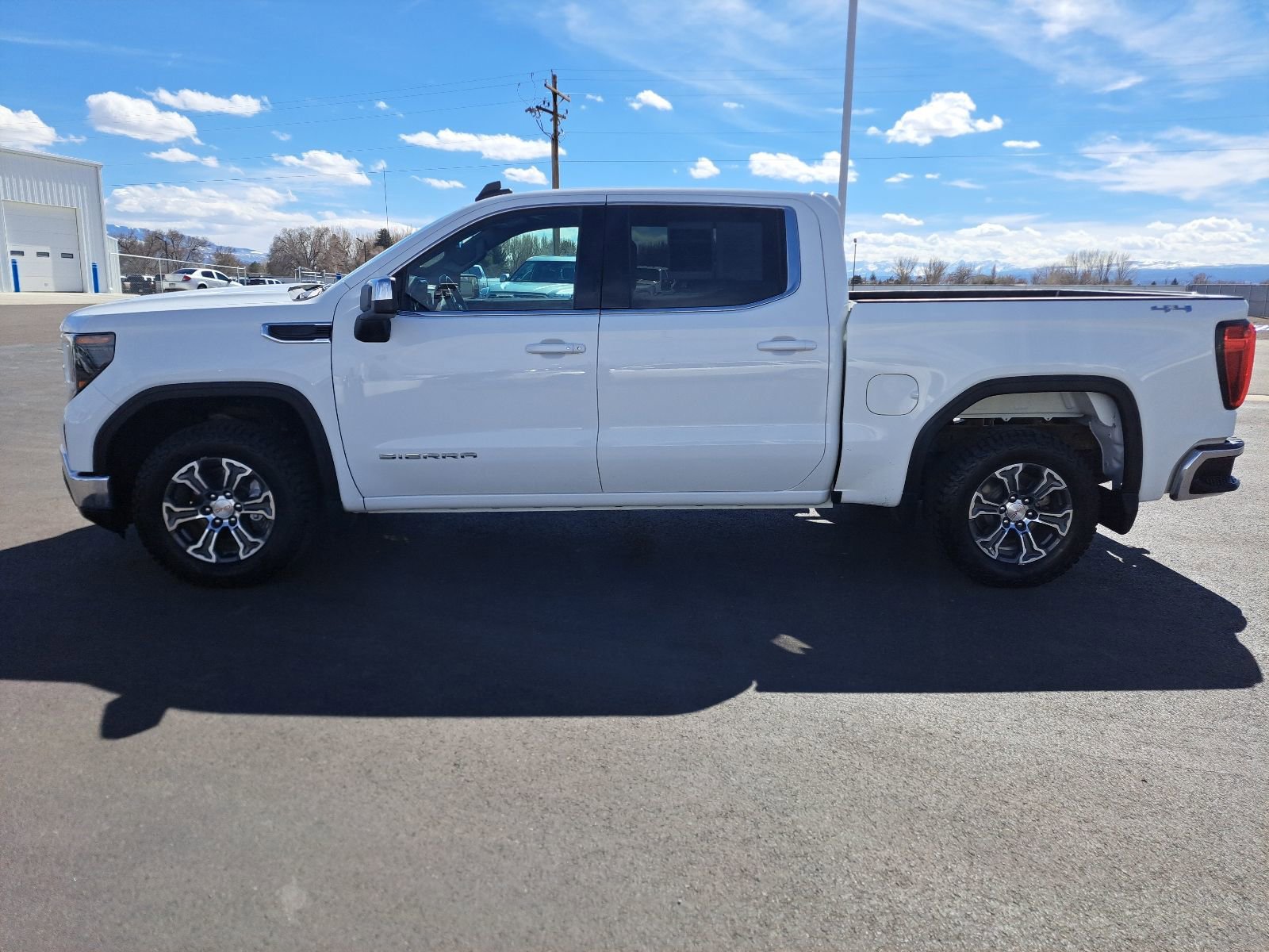 Used 2023 GMC Sierra 1500 SLE image 11