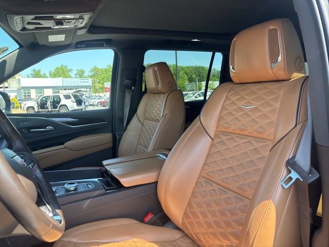 Certified 2022 Cadillac Escalade ESV Premium Luxury w/ Performance Package AWD/4WD image 4
