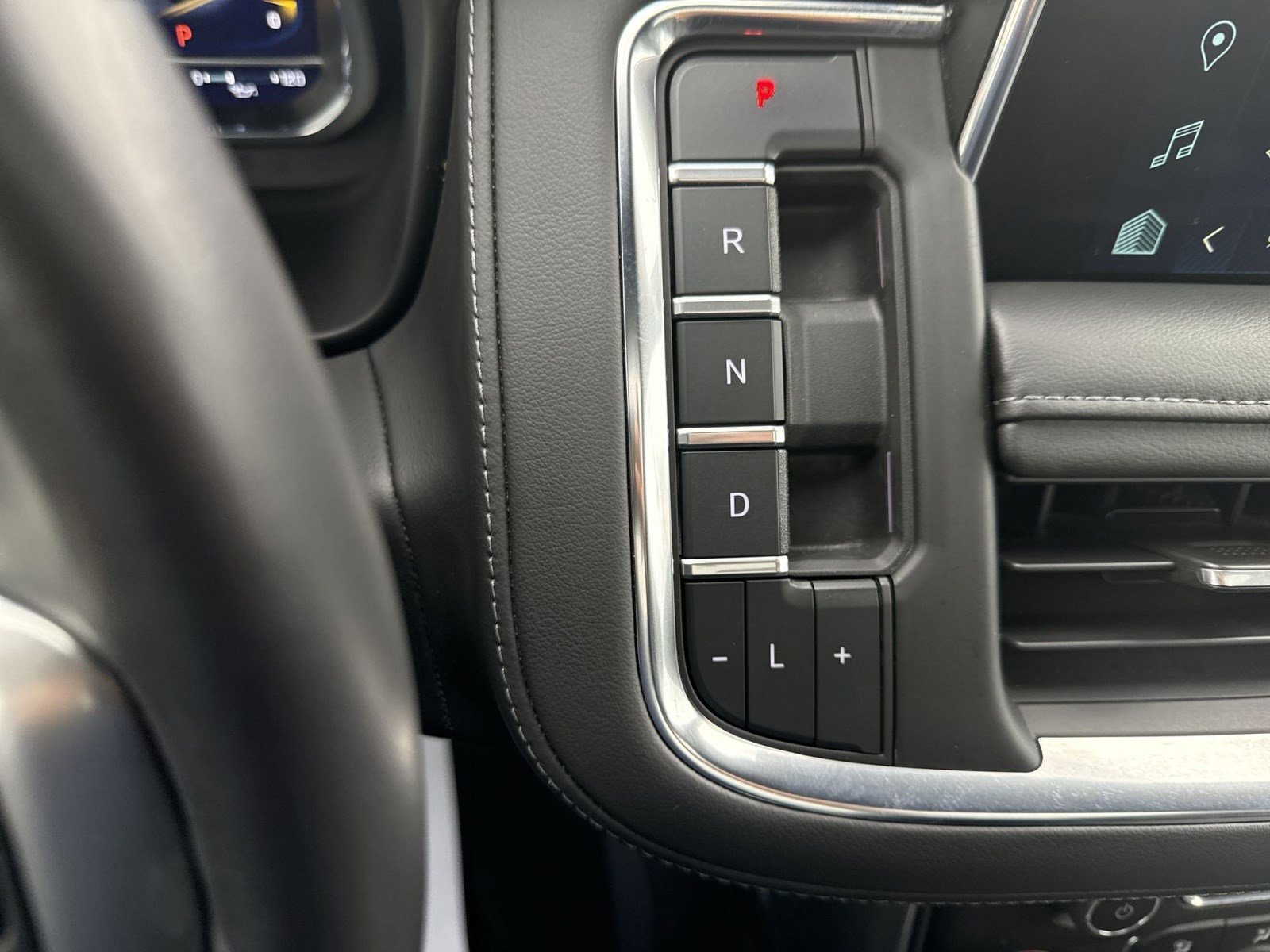 Used 2023 Chevrolet Suburban Z71 image 22