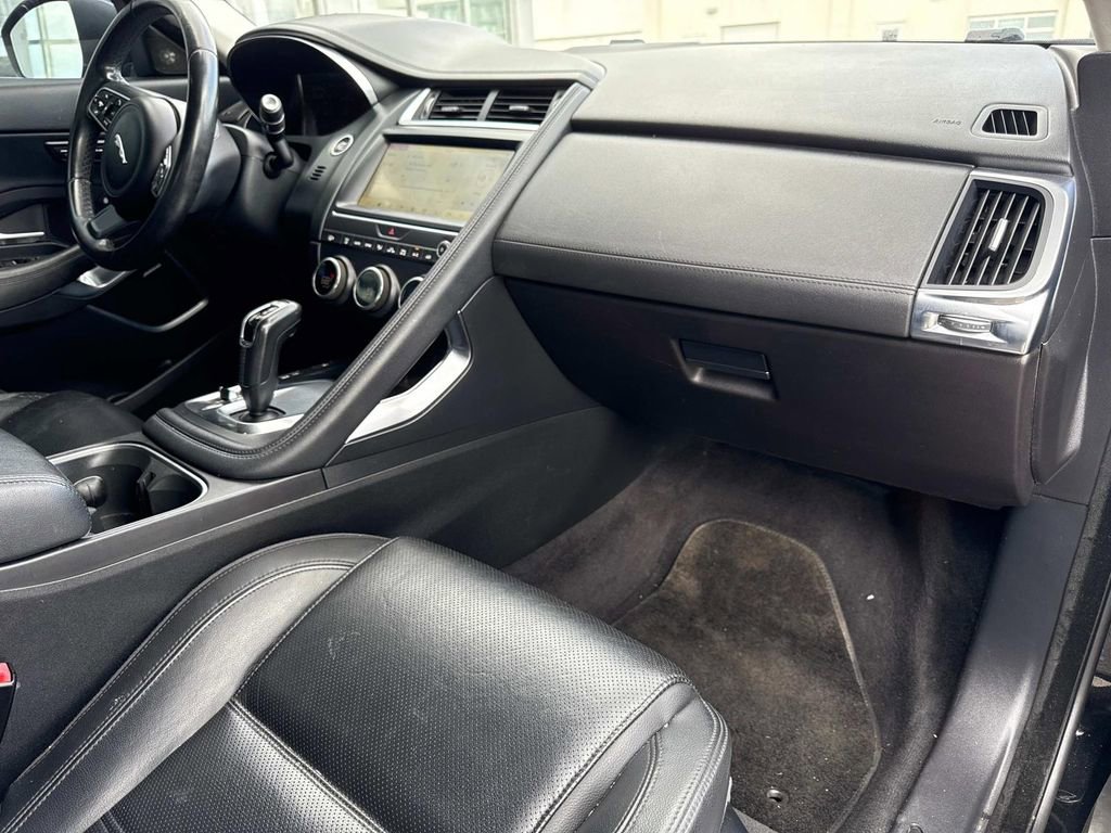 Used 2018 Jaguar E-PACE SE image 11