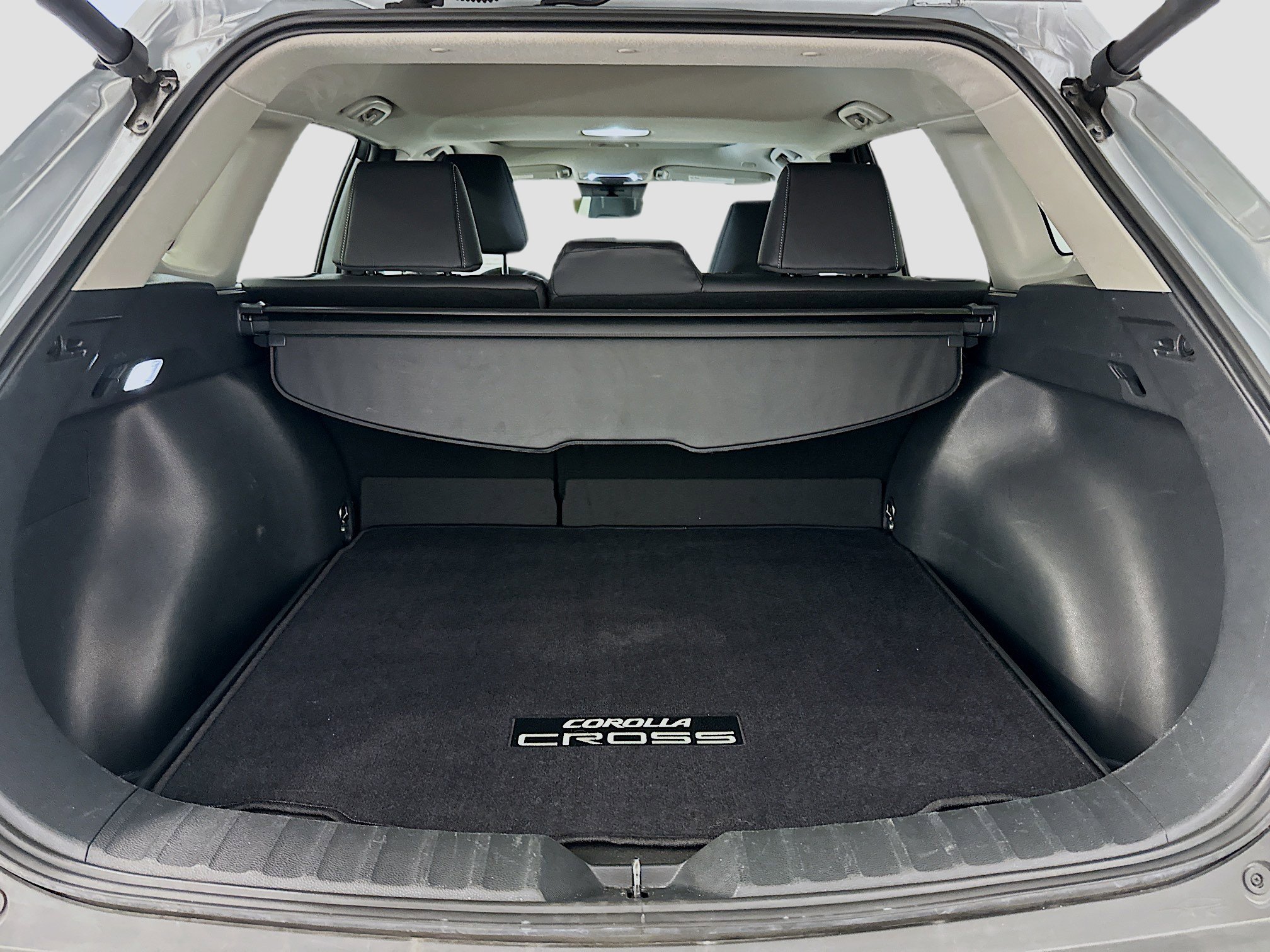 Used 2024 Toyota Corolla Cross XLE w/ Convenience Package image 31