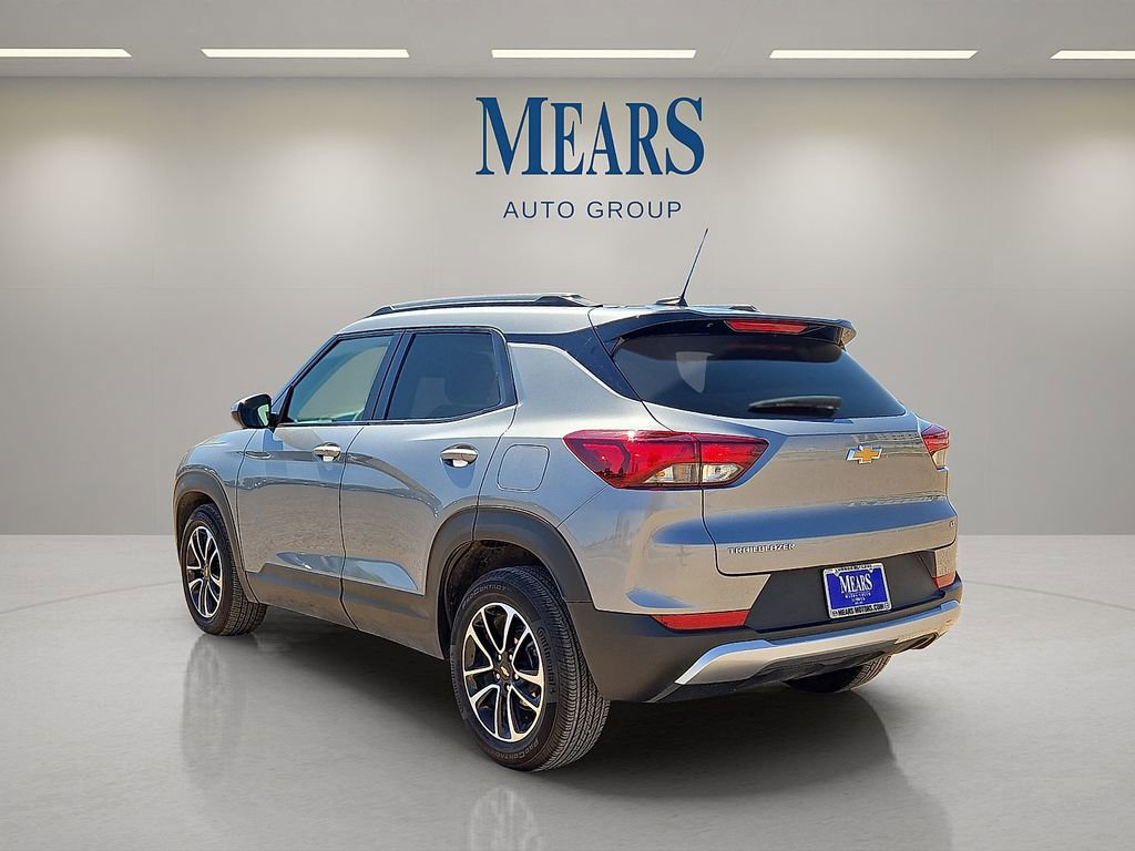 Used 2025 Chevrolet TrailBlazer LT FWD image 3