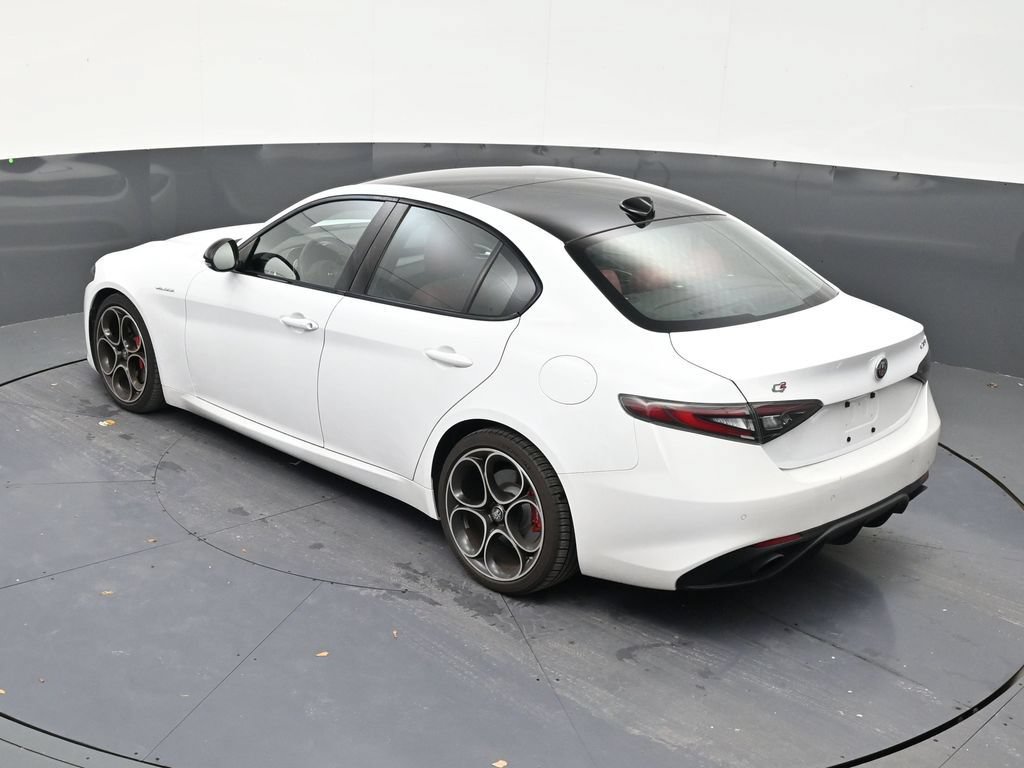 Used 2024 Alfa Romeo Giulia Veloce RWD image 14