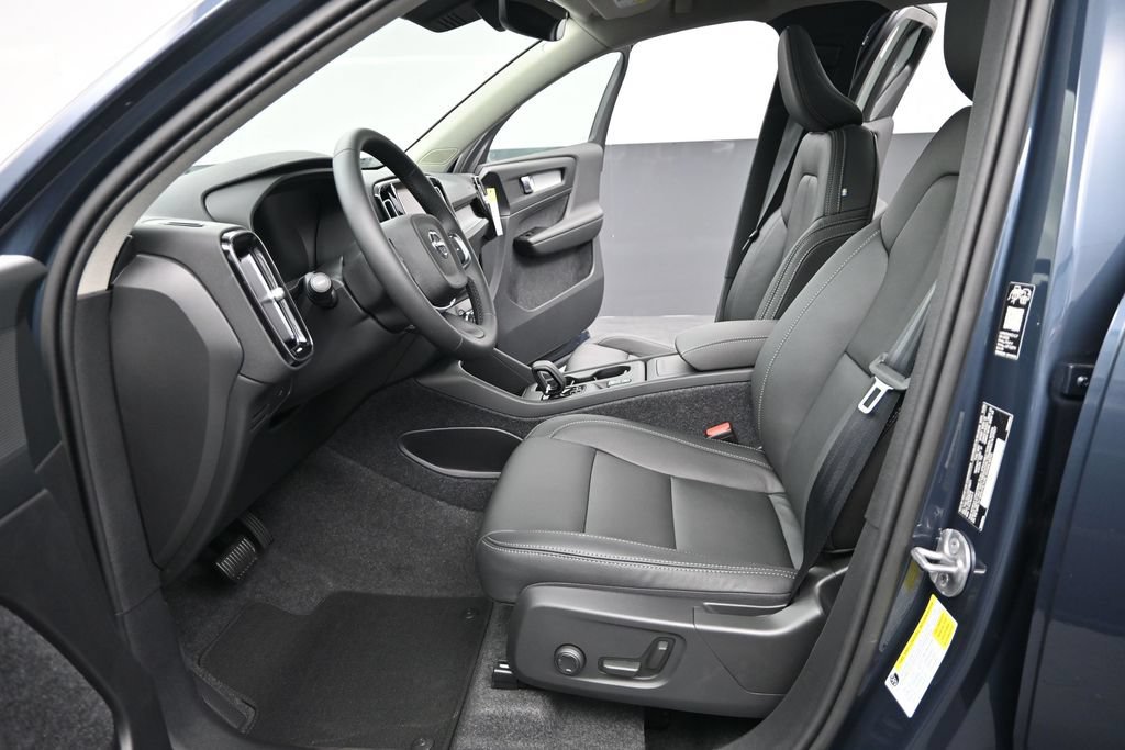 New 2026 Volvo XC40 B5 Core w/ Climate Package AWD/4WD image 10
