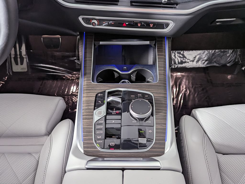 Used 2024 BMW X7 xDrive40i w/ M Sport Package AWD/4WD image 42
