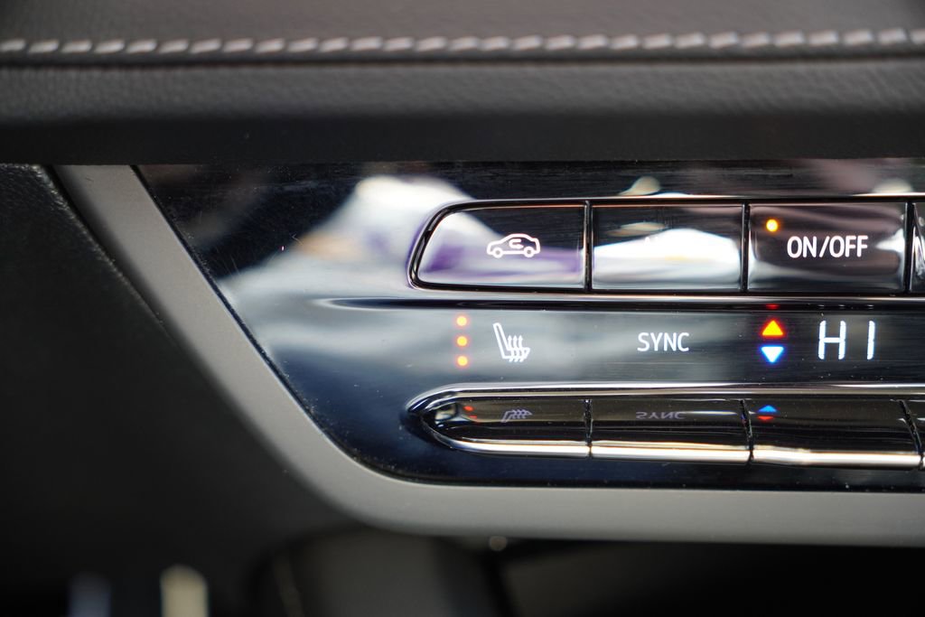 Certified 2023 Buick Envision Preferred w/ Sport Touring Package image 27