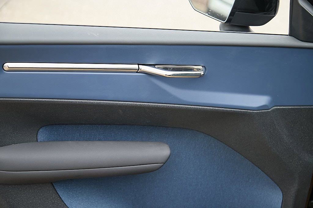 New 2026 Volvo EX30 Plus w/ Protection Package image 8