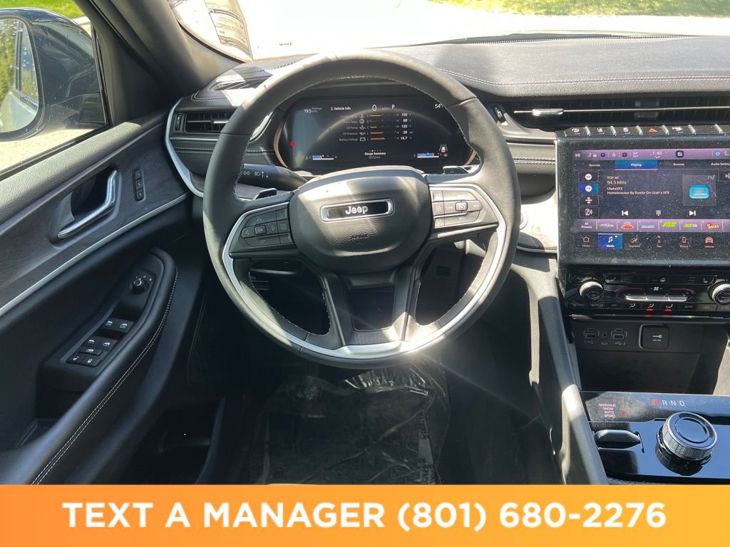Used 2025 Jeep Grand Cherokee Limited w/ Black Appearance Package AWD/4WD image 13