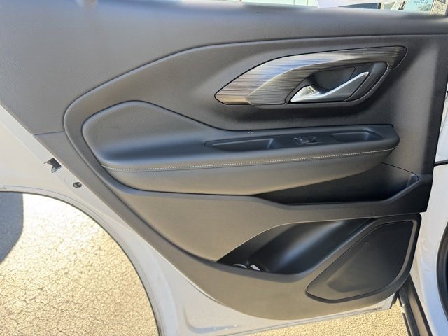 Used 2024 GMC Terrain SLT image 13