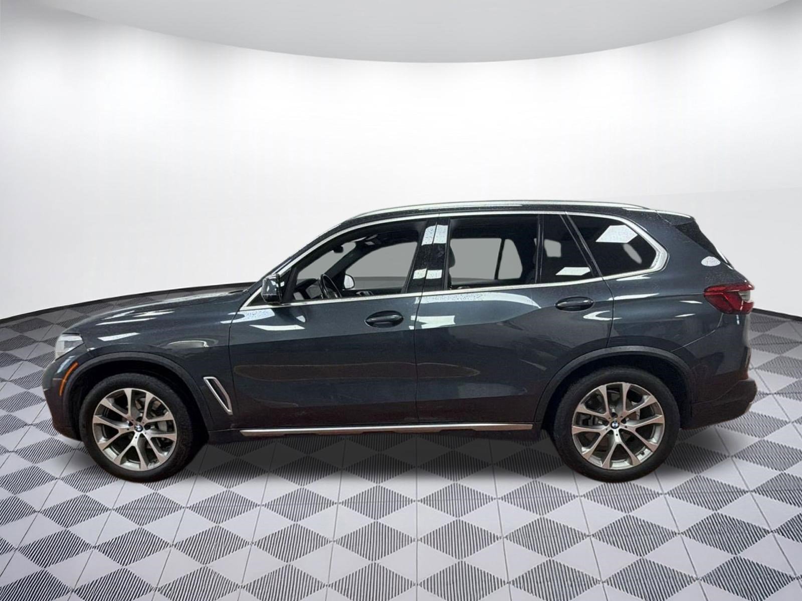 Used 2019 BMW X5 xDrive40i w/ Premium Package 2 image 2