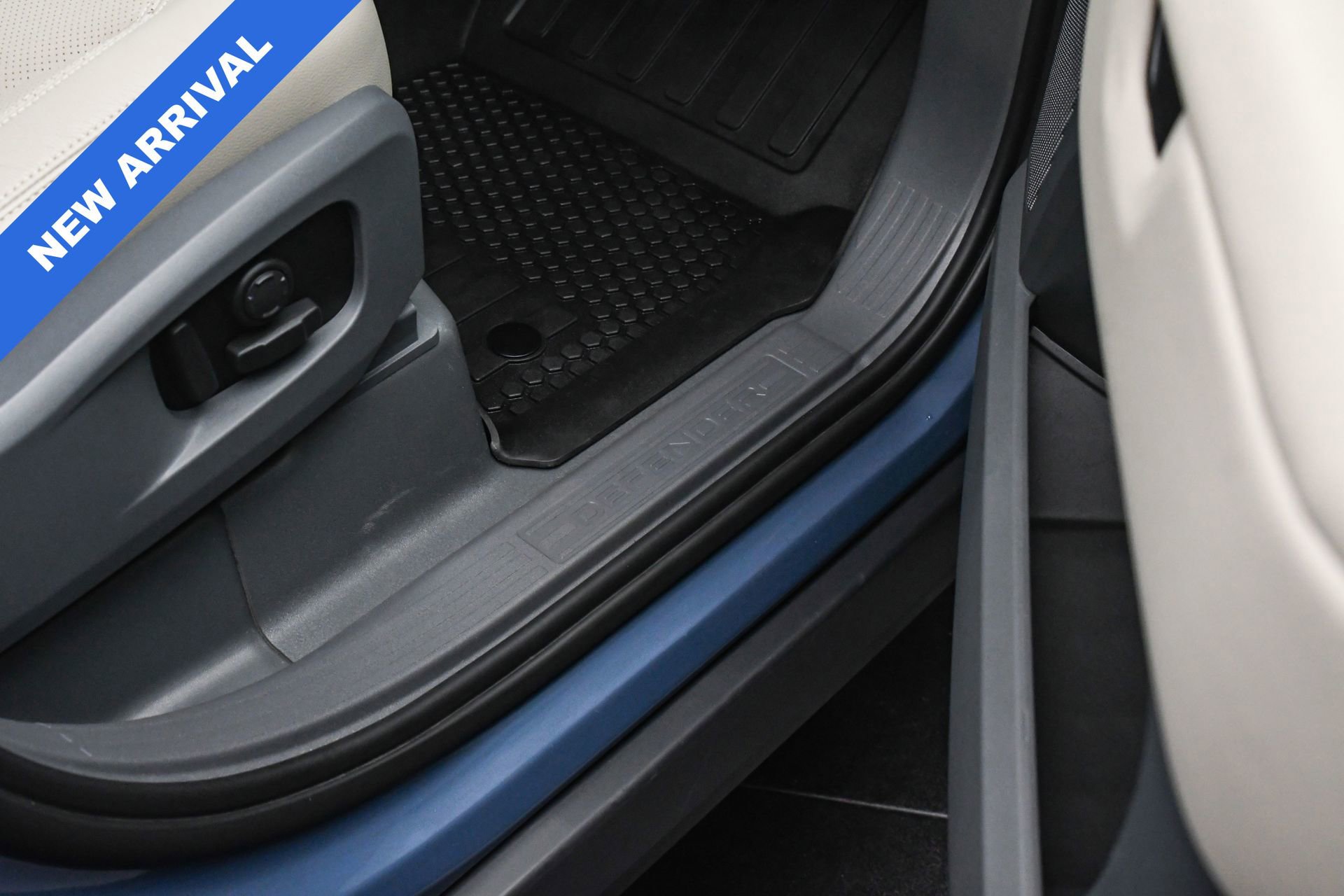 Used 2024 Land Rover Defender 110 S image 44