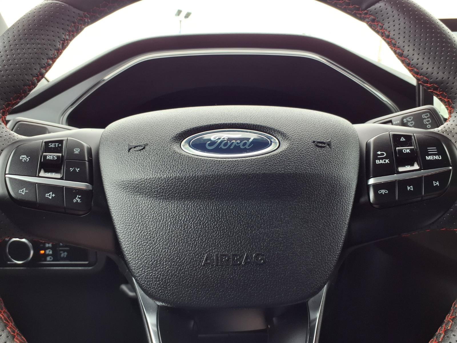 Used 2024 Ford Escape ST-Line w/ Tech Pack #1 AWD/4WD image 16