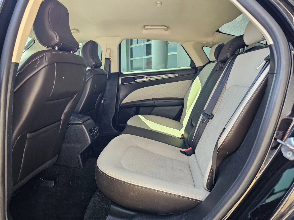 Used 2019 Ford Fusion SE w/ Equipment Group 151A FWD image 15