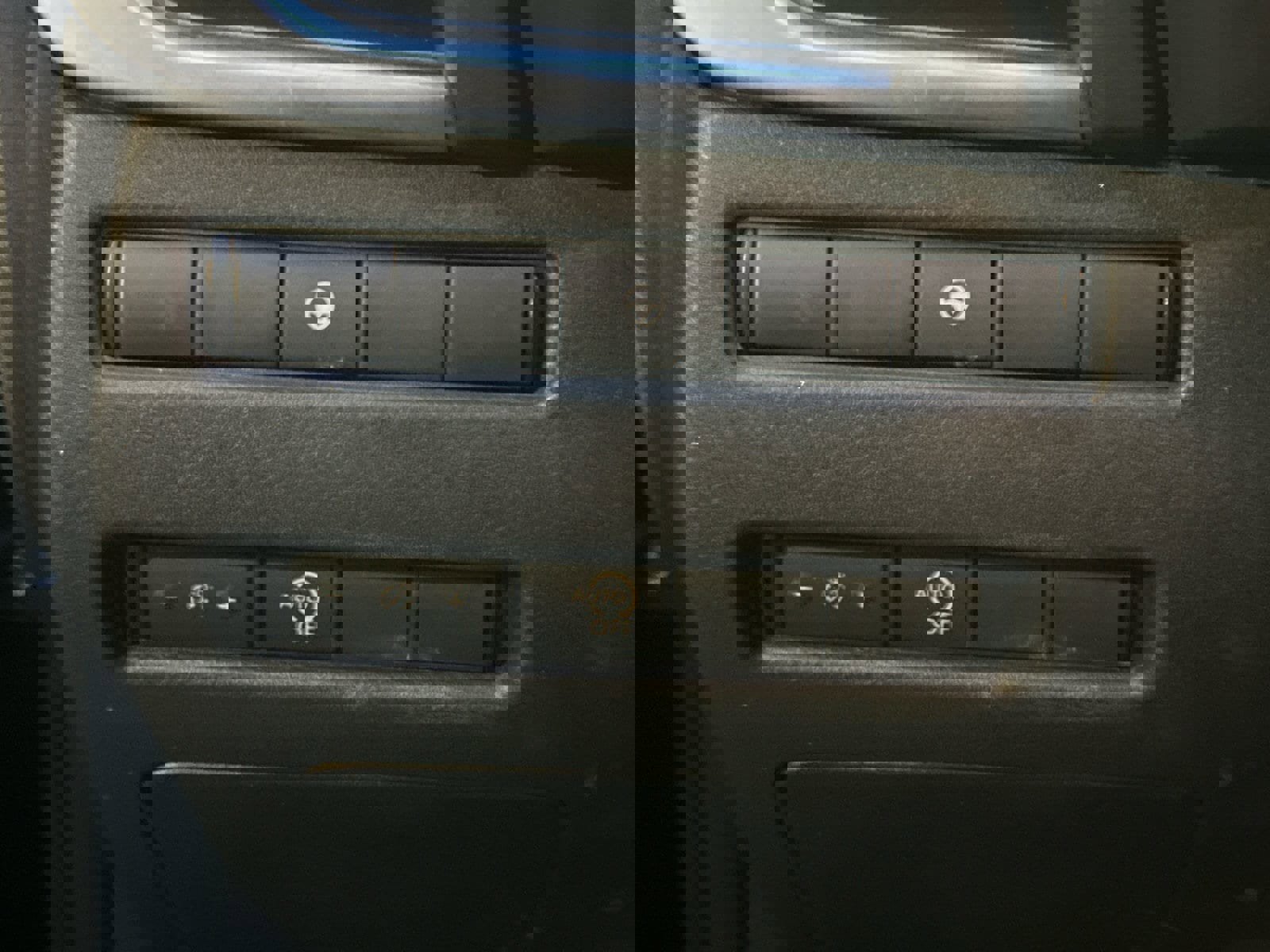 Used 2023 Nissan Rogue SV image 31